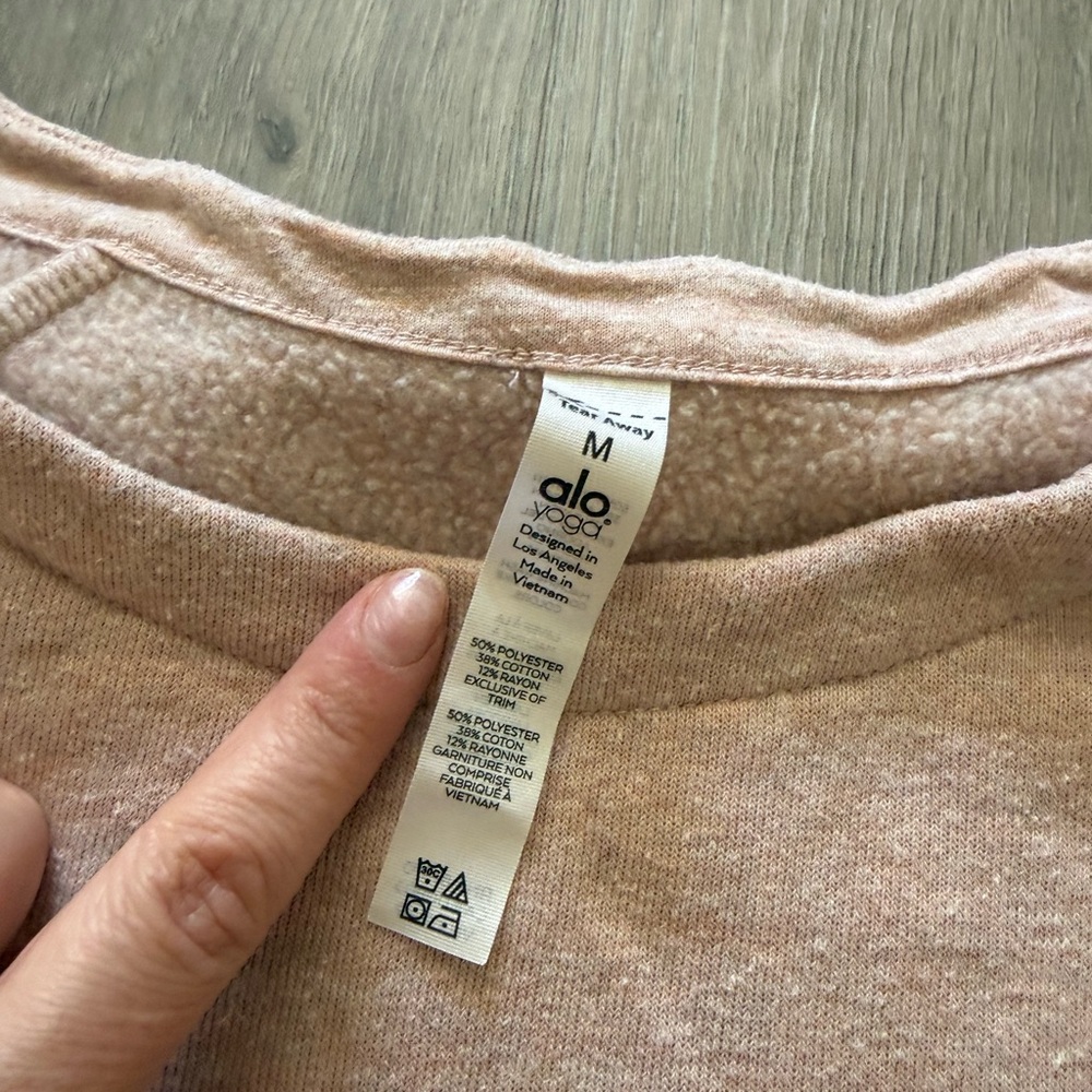 Alo Yoga Women's Pale Pink Sweater - Picture 2 of 6